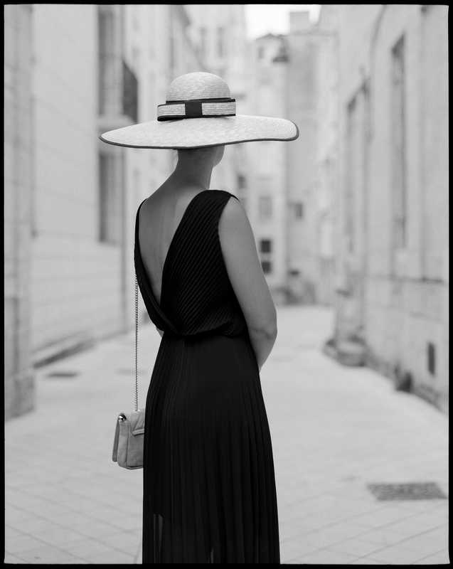 Frédéric Lavilotte-Rolle Photographe Bordeaux - Portfolio: Mode - Portrait mode extérieur moyen format argentique noir et blanc