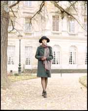 Frédéric Lavilotte-Rolle Photographe Bordeaux - Blog post: Falbalas - Portrait mode extérieur chapeau moyen format argentique couleur