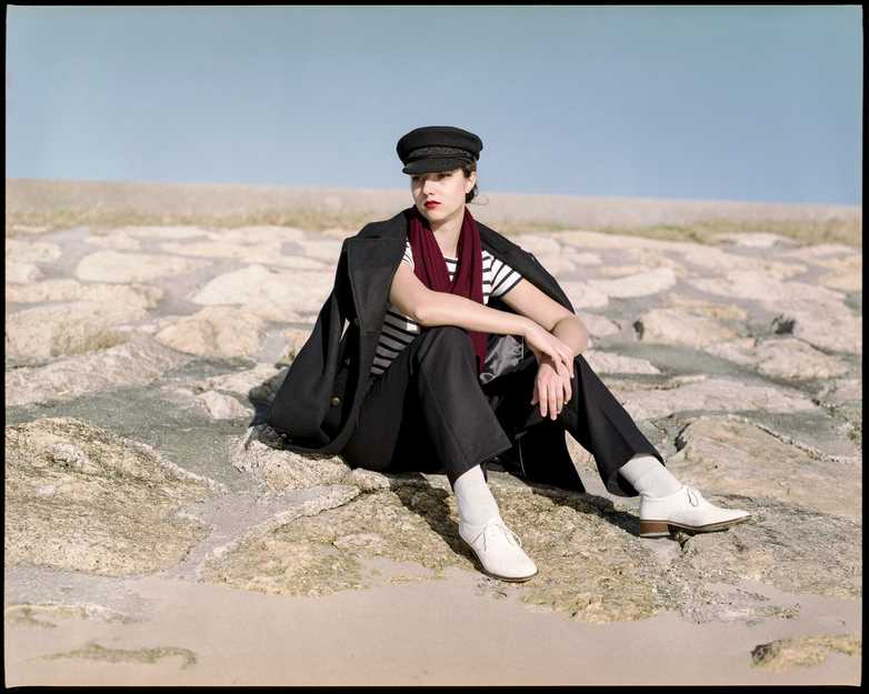 Frédéric Lavilotte-Rolle Photographe Bordeaux - Blog post: Alexandra - Portrait mode extérieur moyen format argentique couleur
