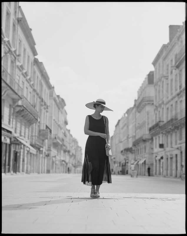 Frédéric Lavilotte-Rolle Photographe Bordeaux - Portfolio: Portraits extérieurs - Portrait mode extérieur moyen format argentique noir et blanc
