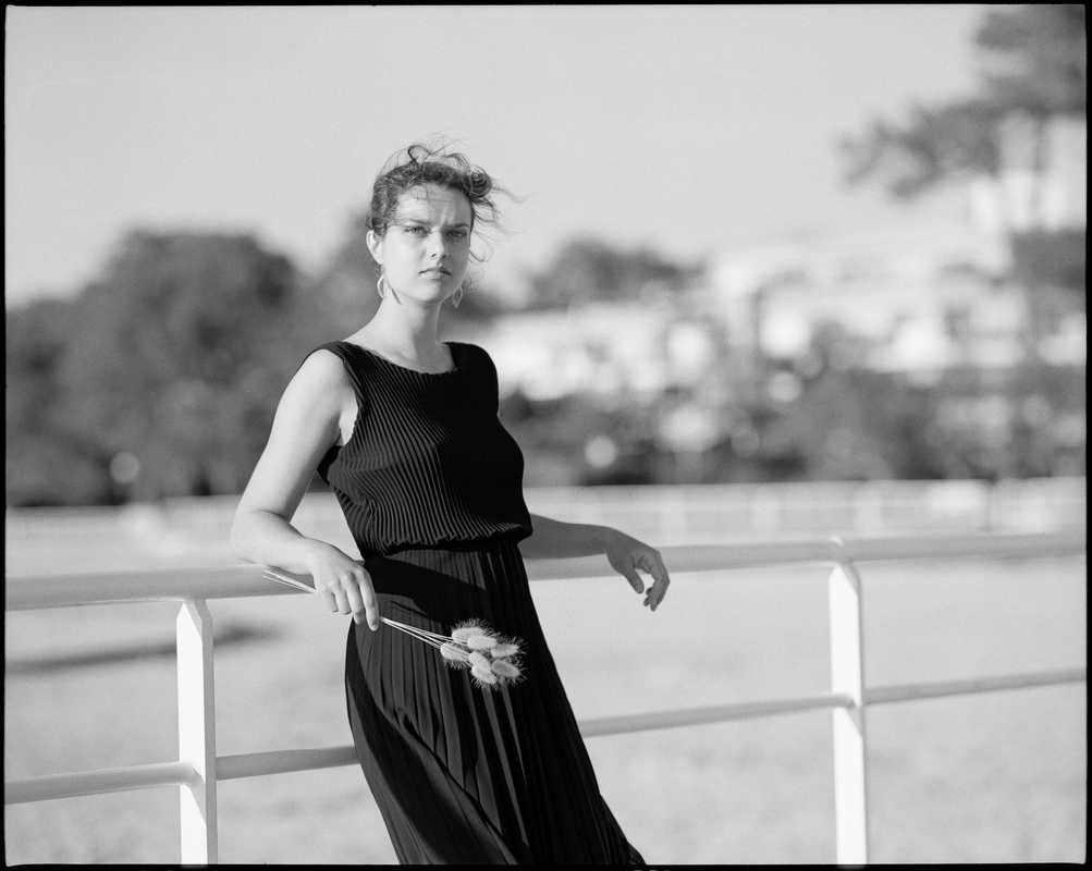 Frédéric Lavilotte-Rolle Photographe Bordeaux - Portfolio: Portraits argentiques - Portrait extérieur moyen format argentique noir et blanc