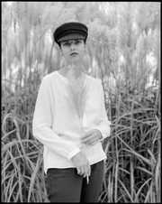 Frédéric Lavilotte-Rolle Photographe Bordeaux - Blog post: Alexandra - Portrait mode extérieur moyen format argentique noir et blanc