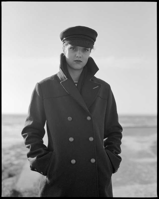 Frédéric Lavilotte-Rolle Photographe Bordeaux - Portfolio: Portraits extérieurs - Portrait mode extérieur moyen format argentique noir et blanc