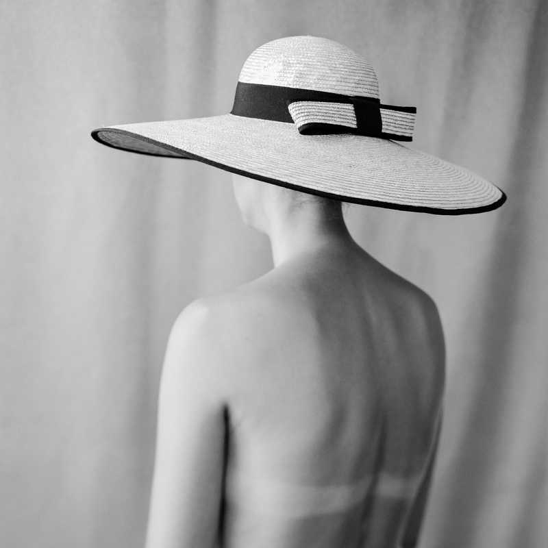 Frédéric Lavilotte-Rolle Photographe Bordeaux - Portfolio: Mode - Portrait mode studio grand format argentique noir et blanc